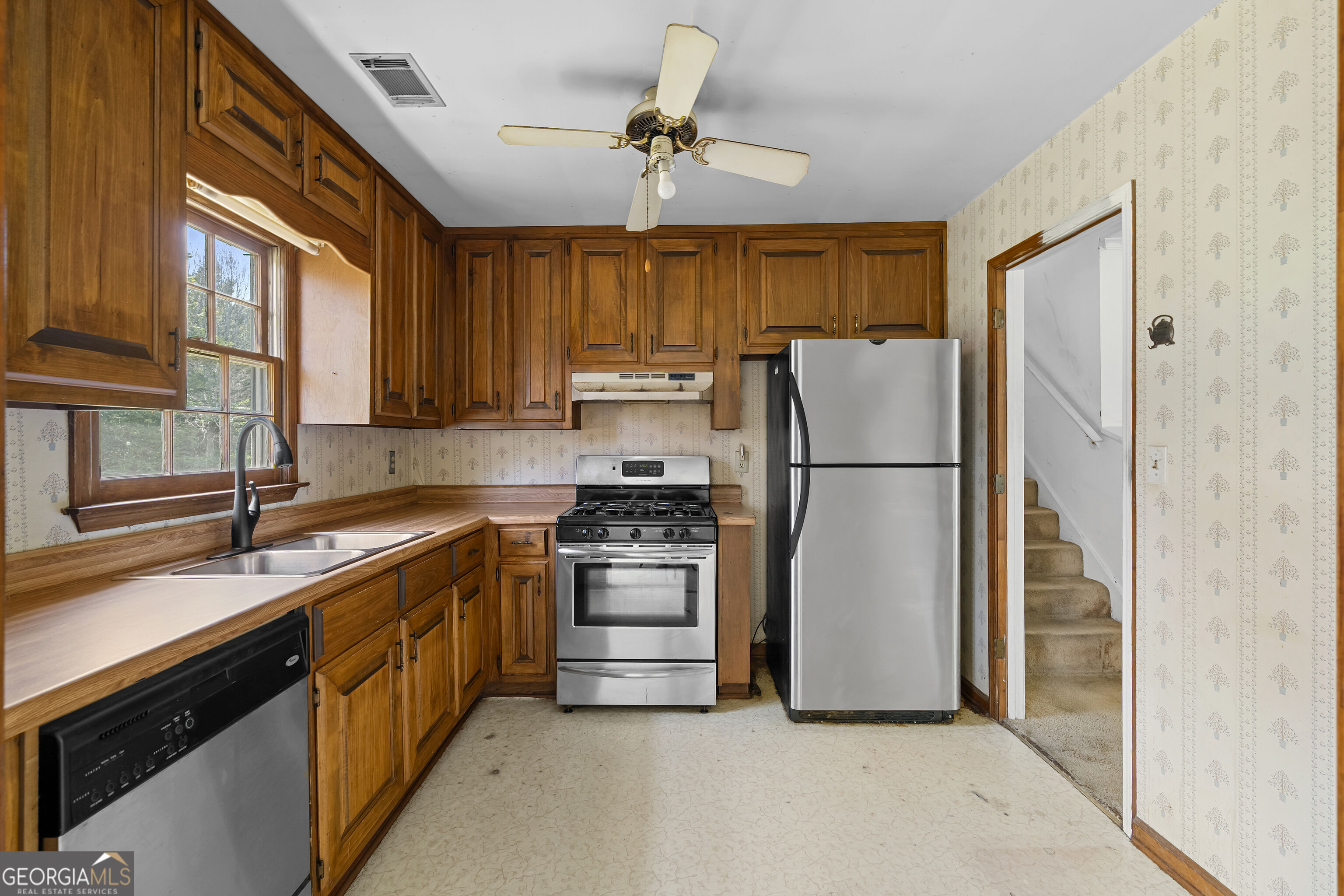 1560 Rose Garden Lane Property Photo 8