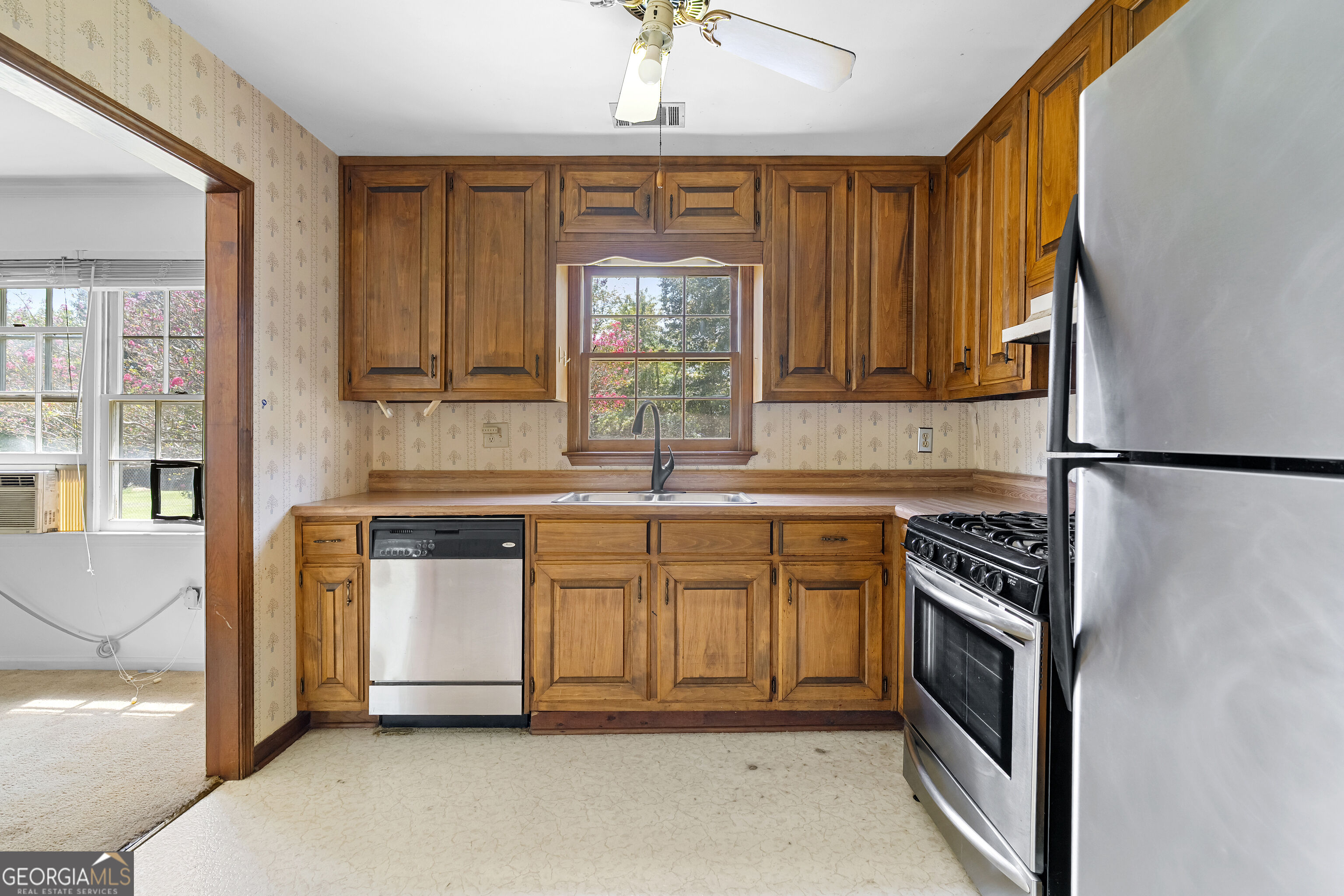 1560 Rose Garden Lane Property Photo 9