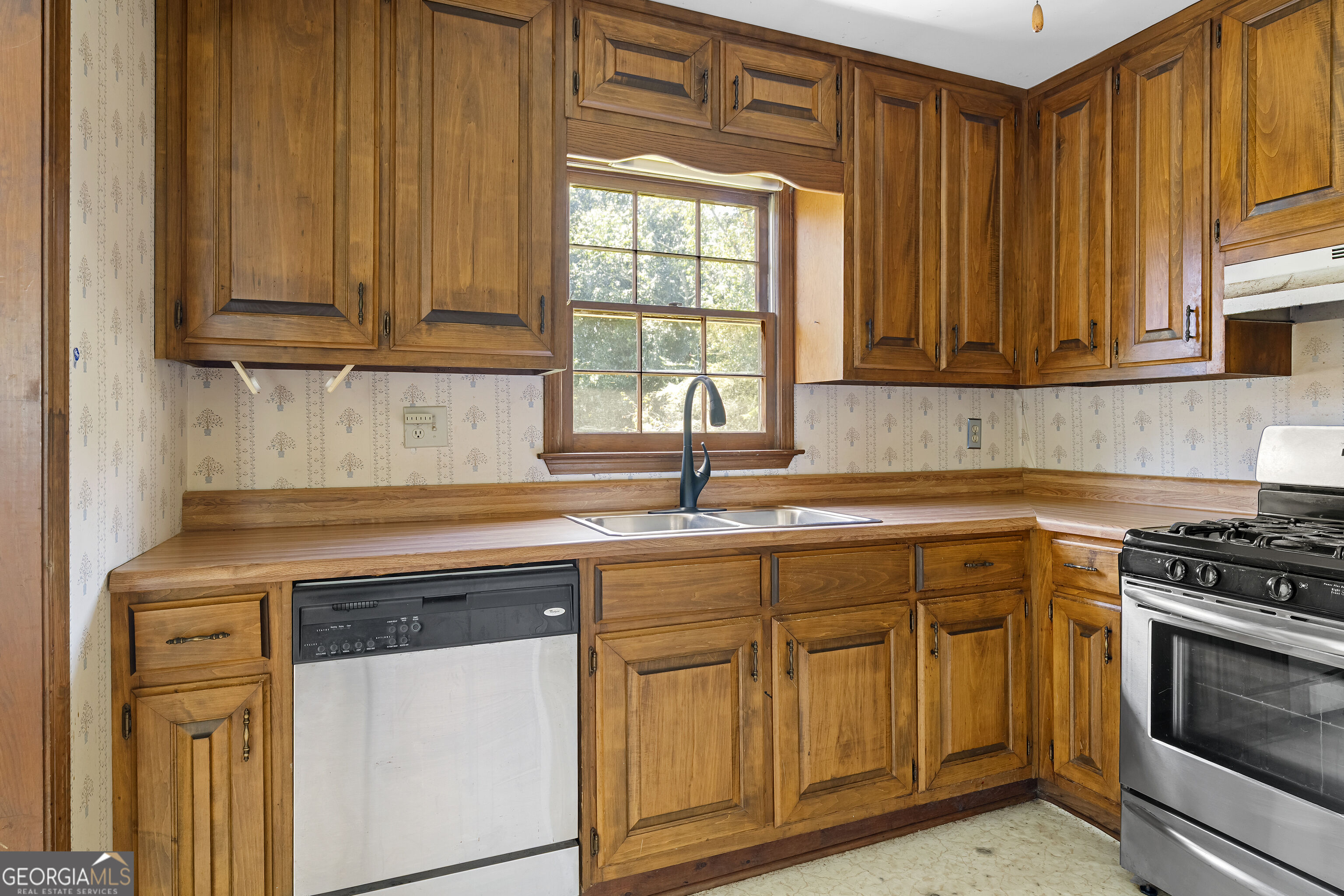 1560 Rose Garden Lane Property Photo 11