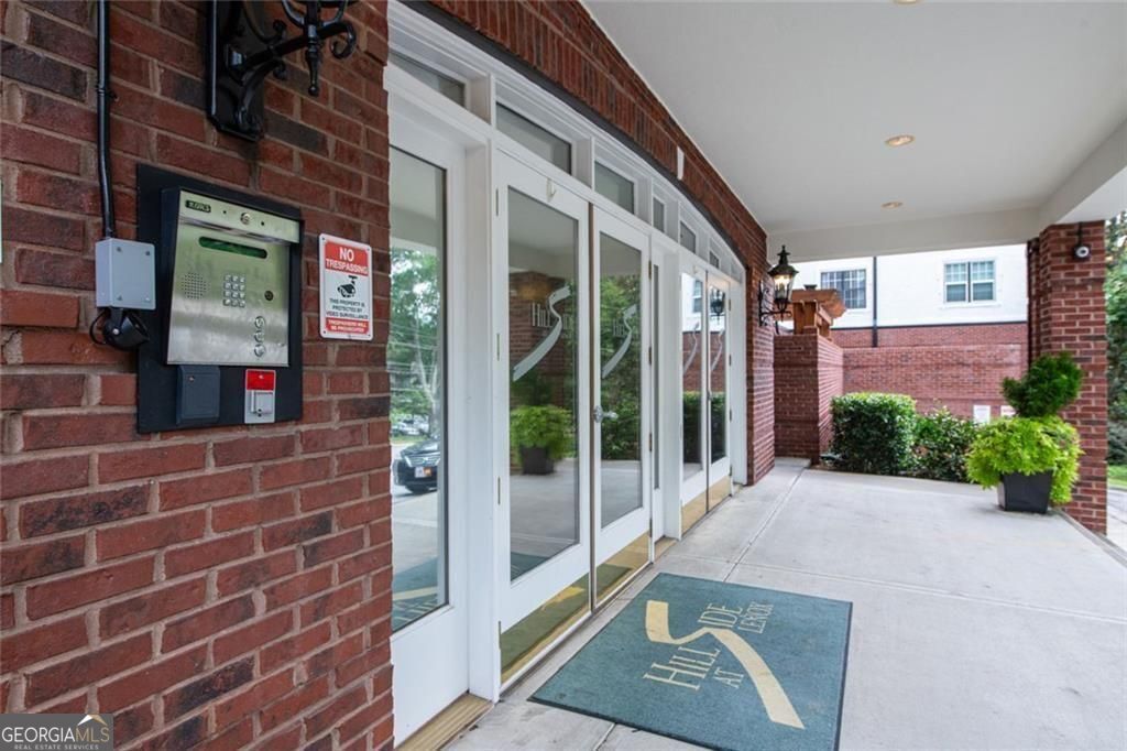 3275 Ne Lenox Road Ne # 207 Property Photo 1