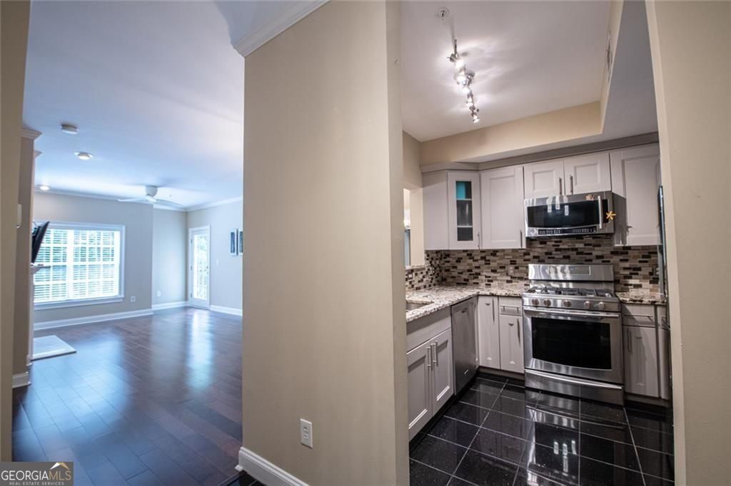 3275 Ne Lenox Road Ne # 207 Property Photo 5