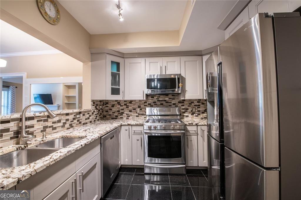 3275 Ne Lenox Road Ne # 207 Property Photo 6