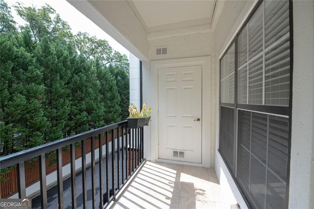 3275 Ne Lenox Road Ne # 207 Property Photo 11