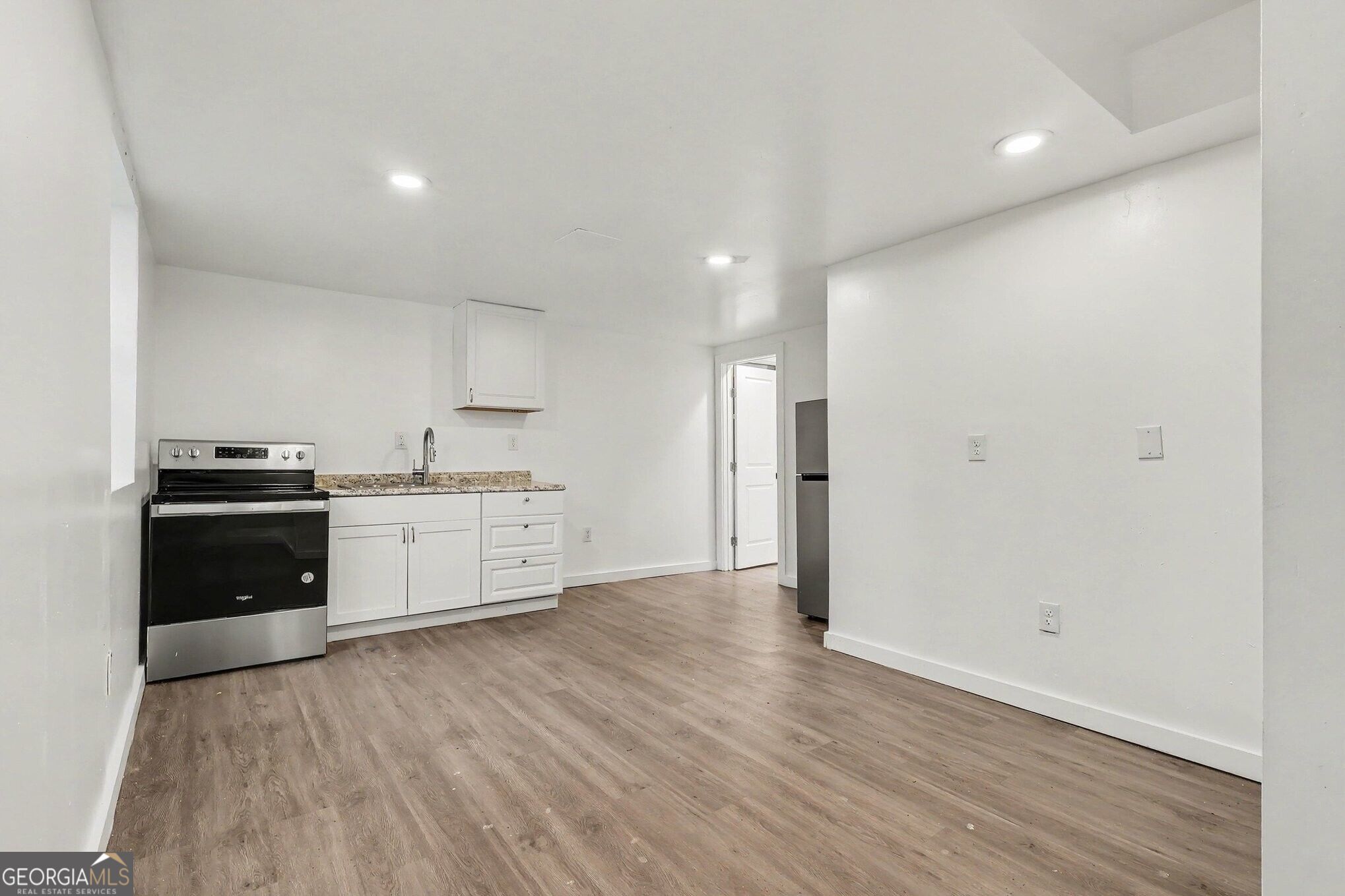 2494 Lester Street Property Photo 11