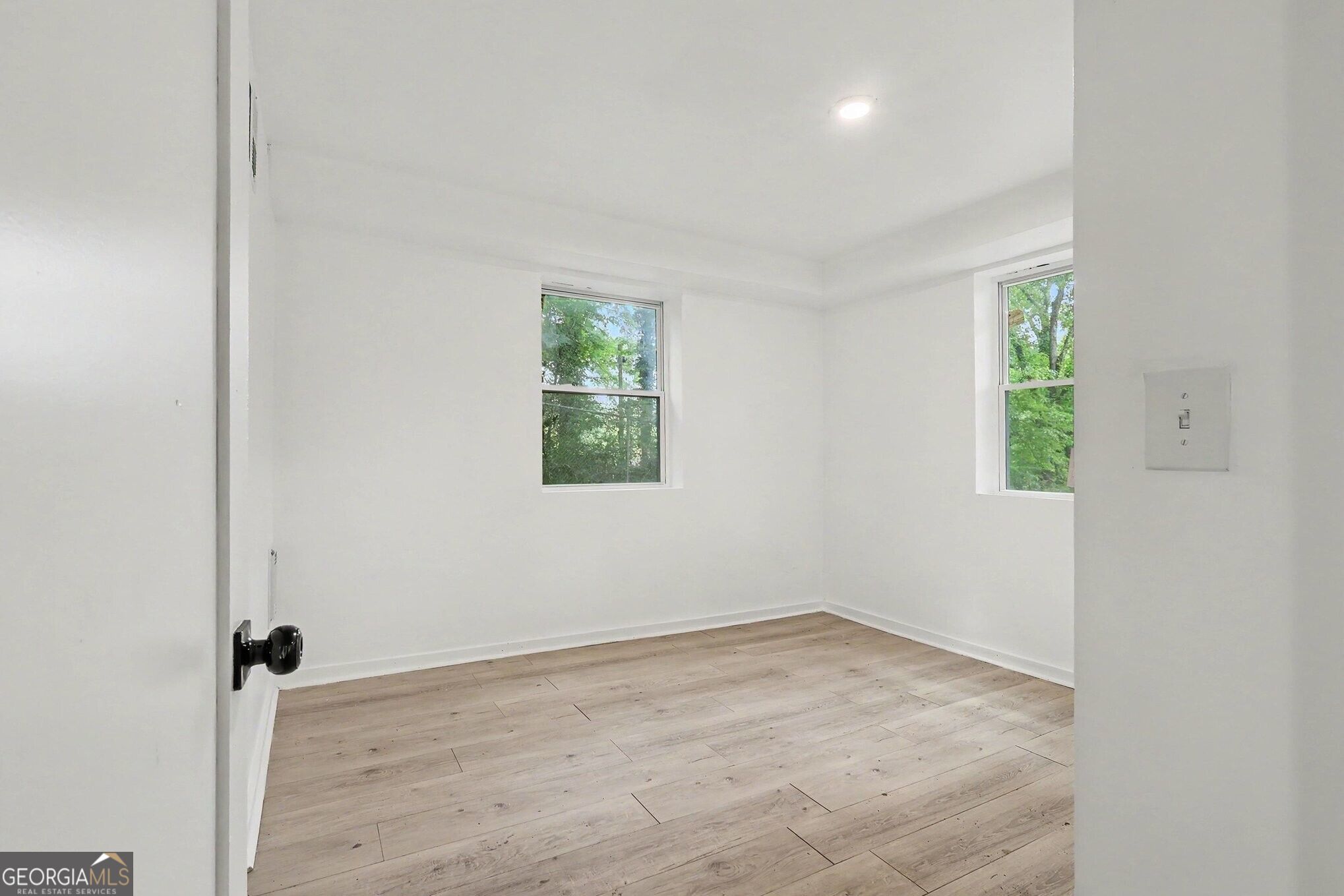 2494 Lester Street Property Photo 13
