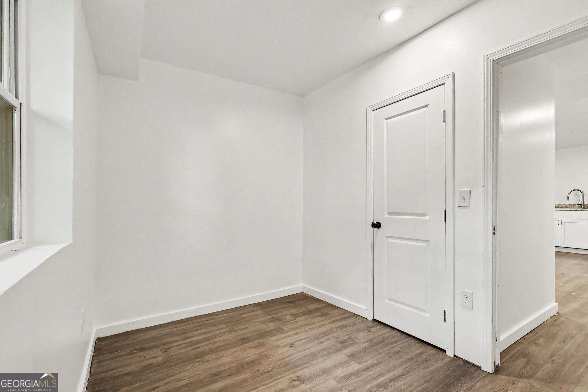 2494 Lester Street Property Photo 16