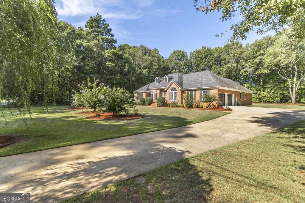 903 Lakeview Drive Property Photo 1