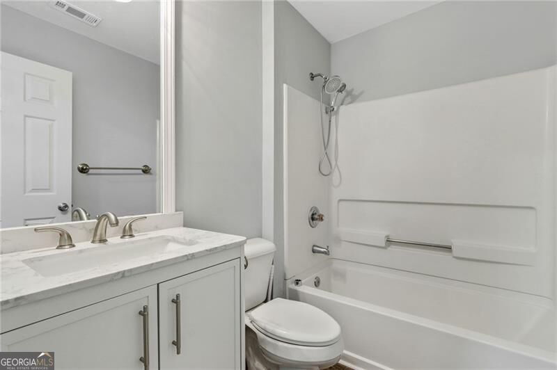 412 Eglington Trail Property Photo 8