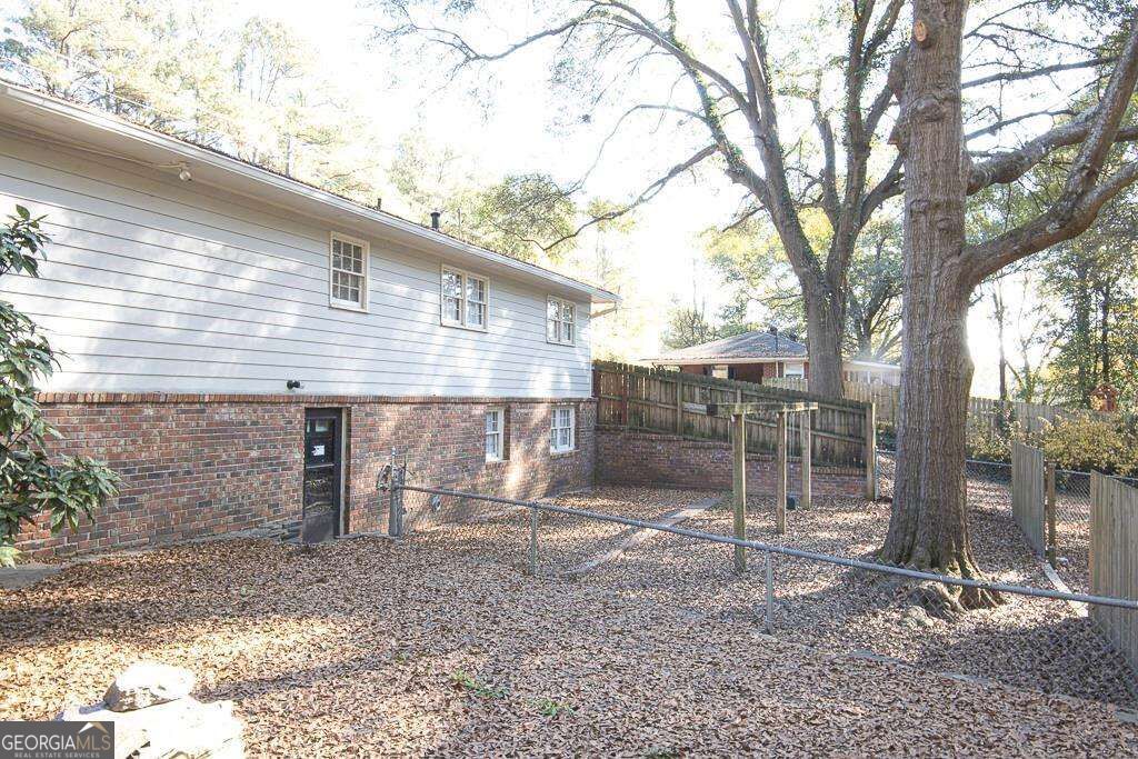 916 Jones Mill Road Property Photo 2