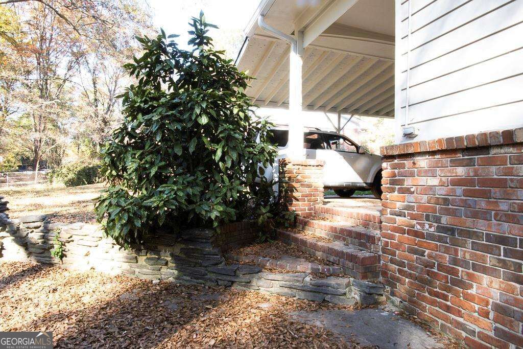 916 Jones Mill Road Property Photo 3