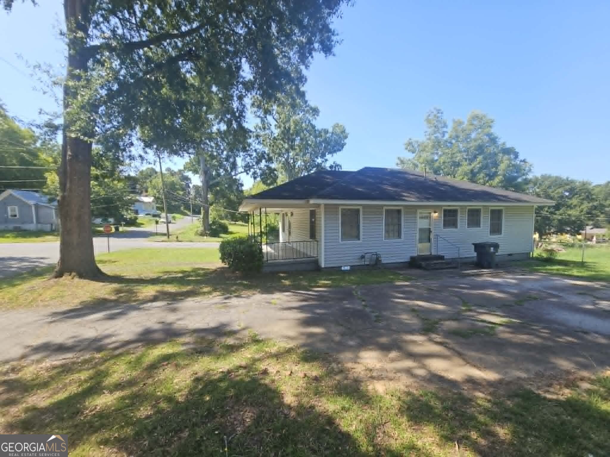 428 Line Street Property Photo 6