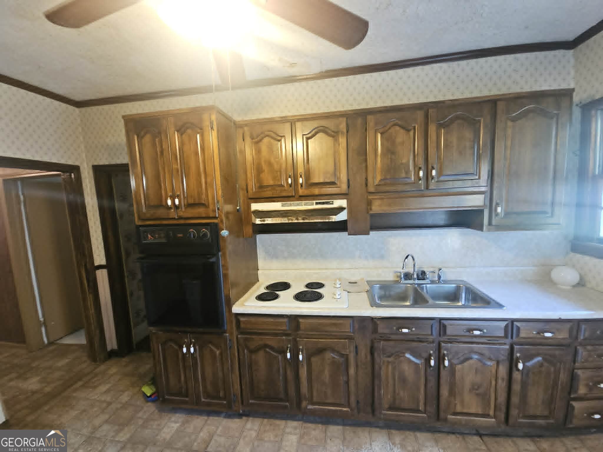 428 Line Street Property Photo 15