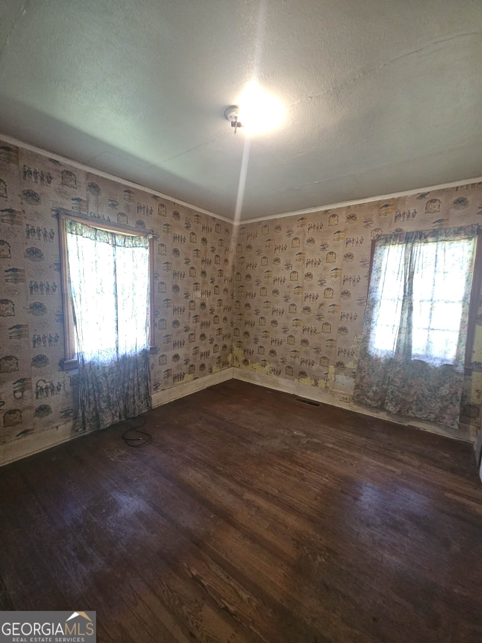 428 Line Street Property Photo 23