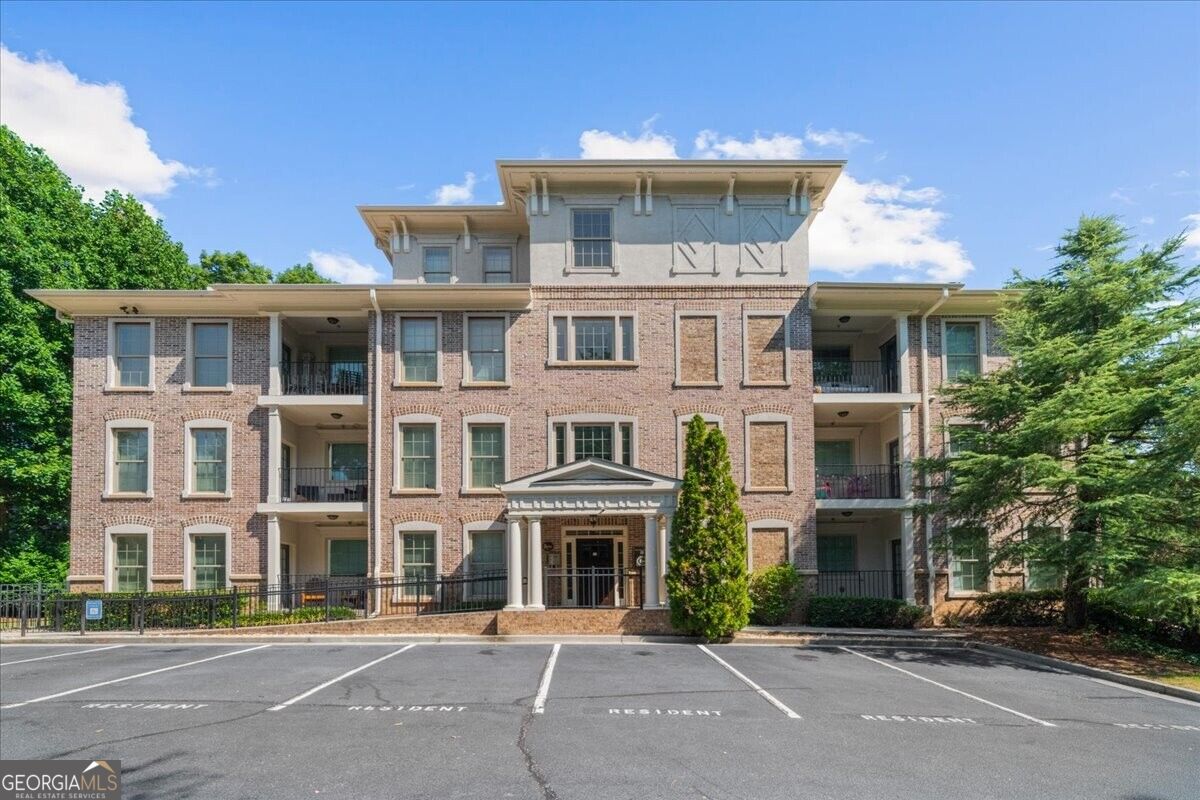2360 Logan Circle Ne # 102 Property Photo 3