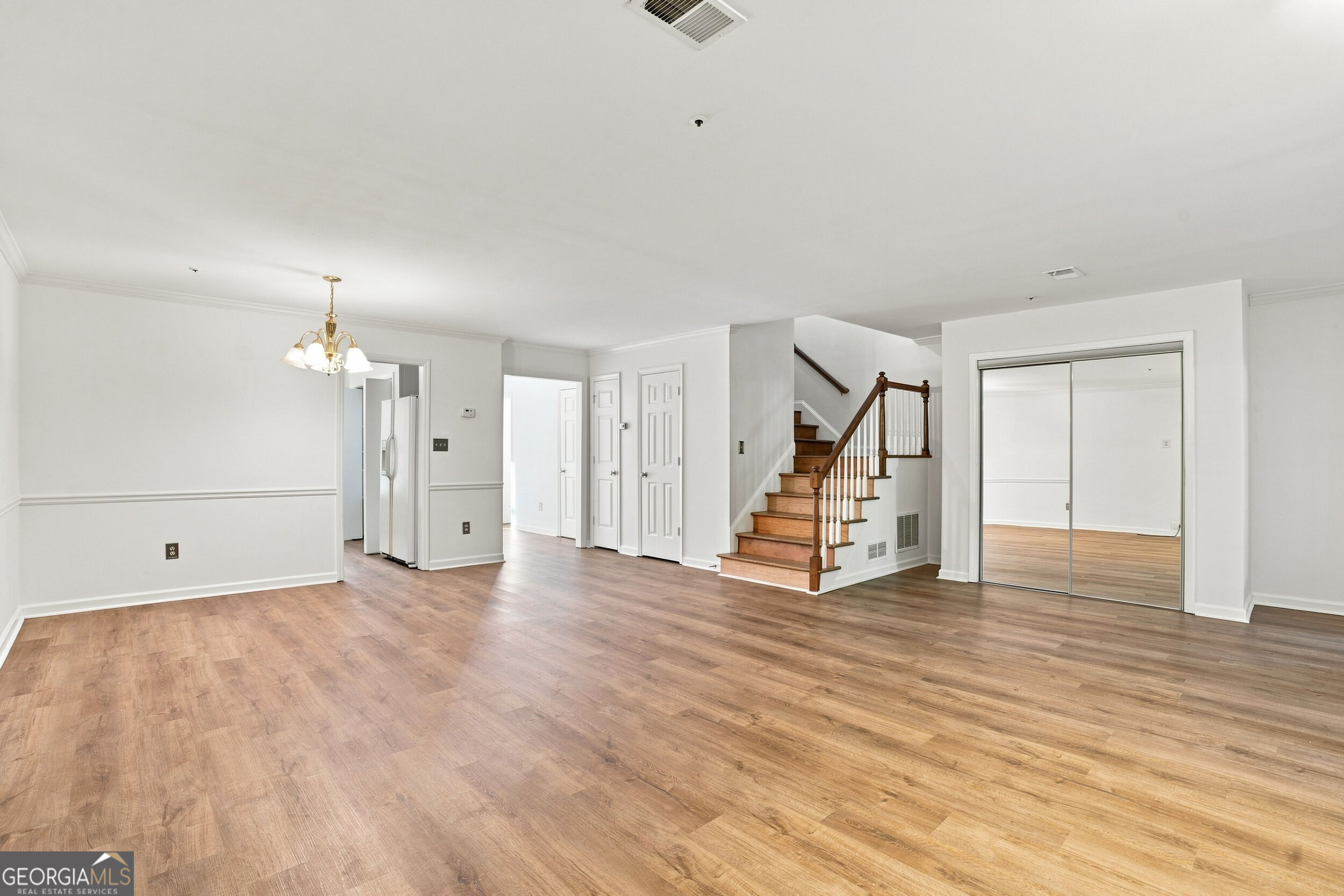 599 Saint James Walk Se Property Photo 4