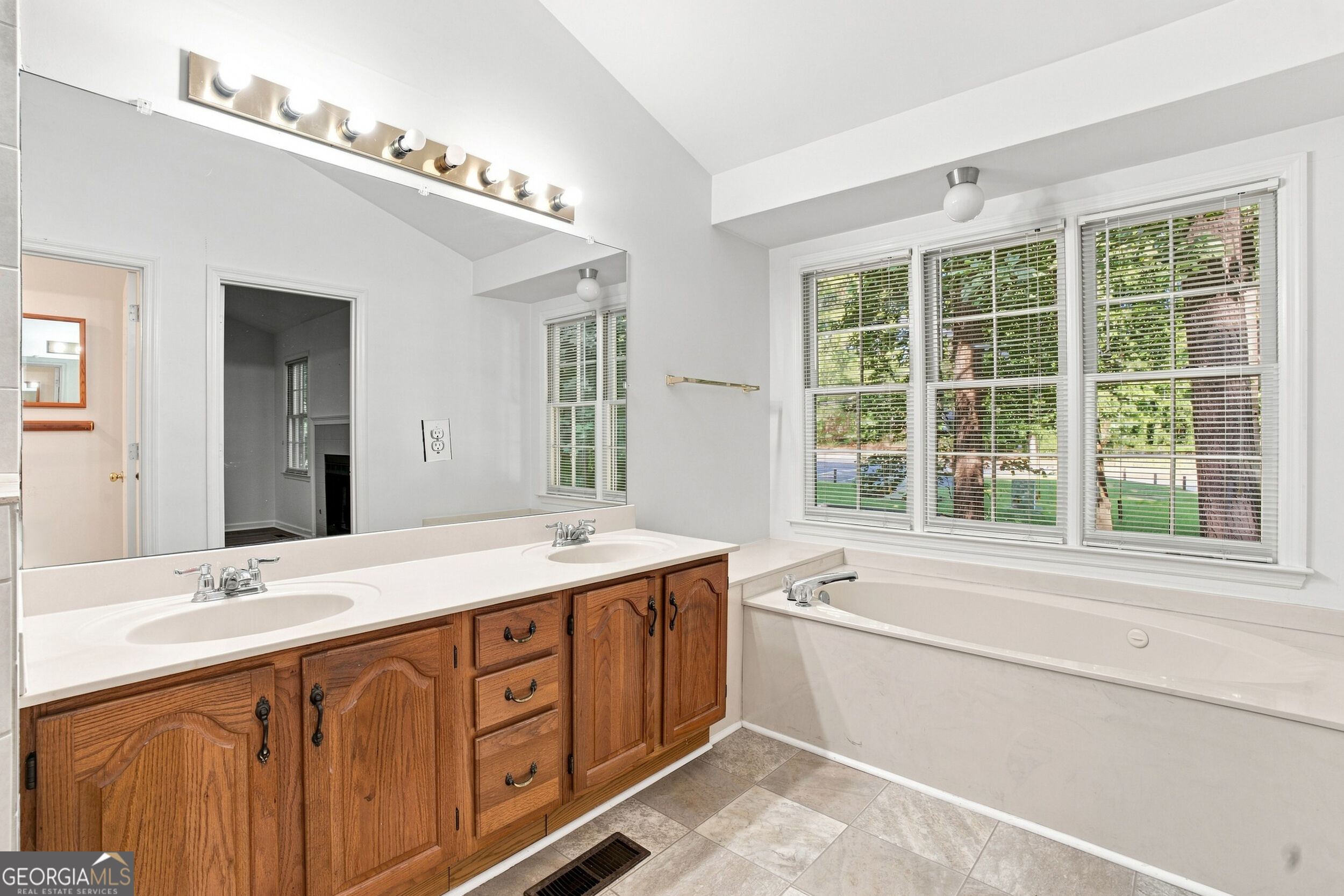 599 Saint James Walk Se Property Photo 23