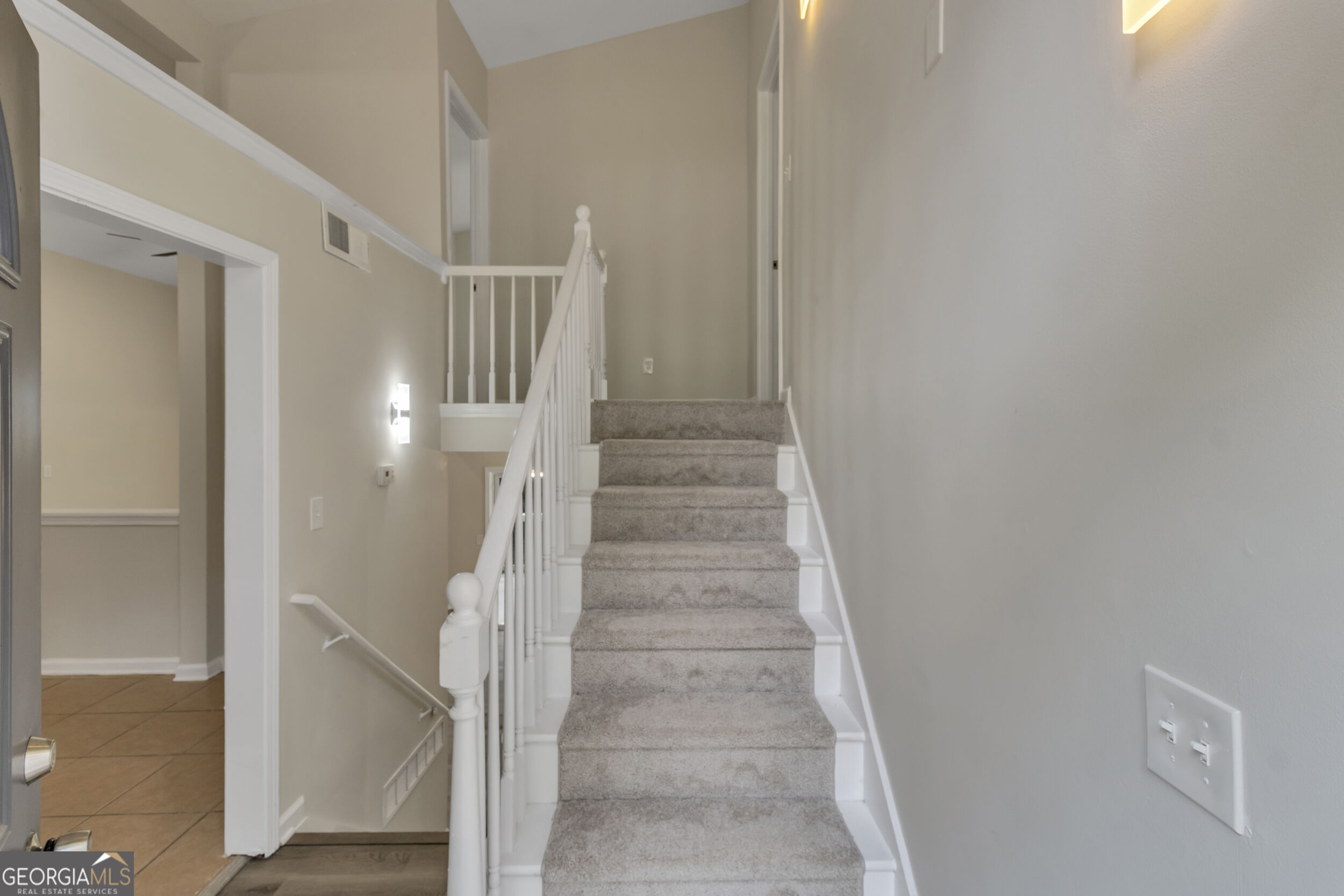 6817 Red Maple Drive Property Photo 5
