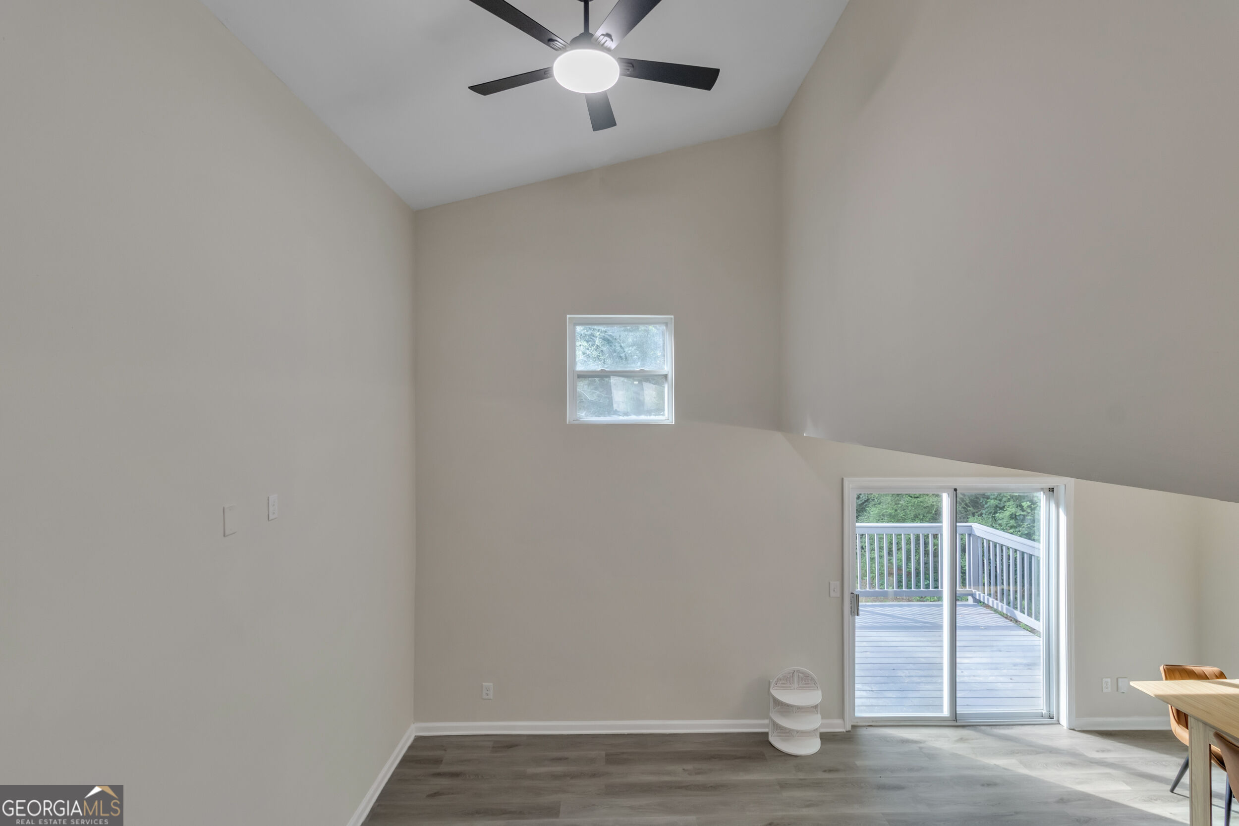 6817 Red Maple Drive Property Photo 6