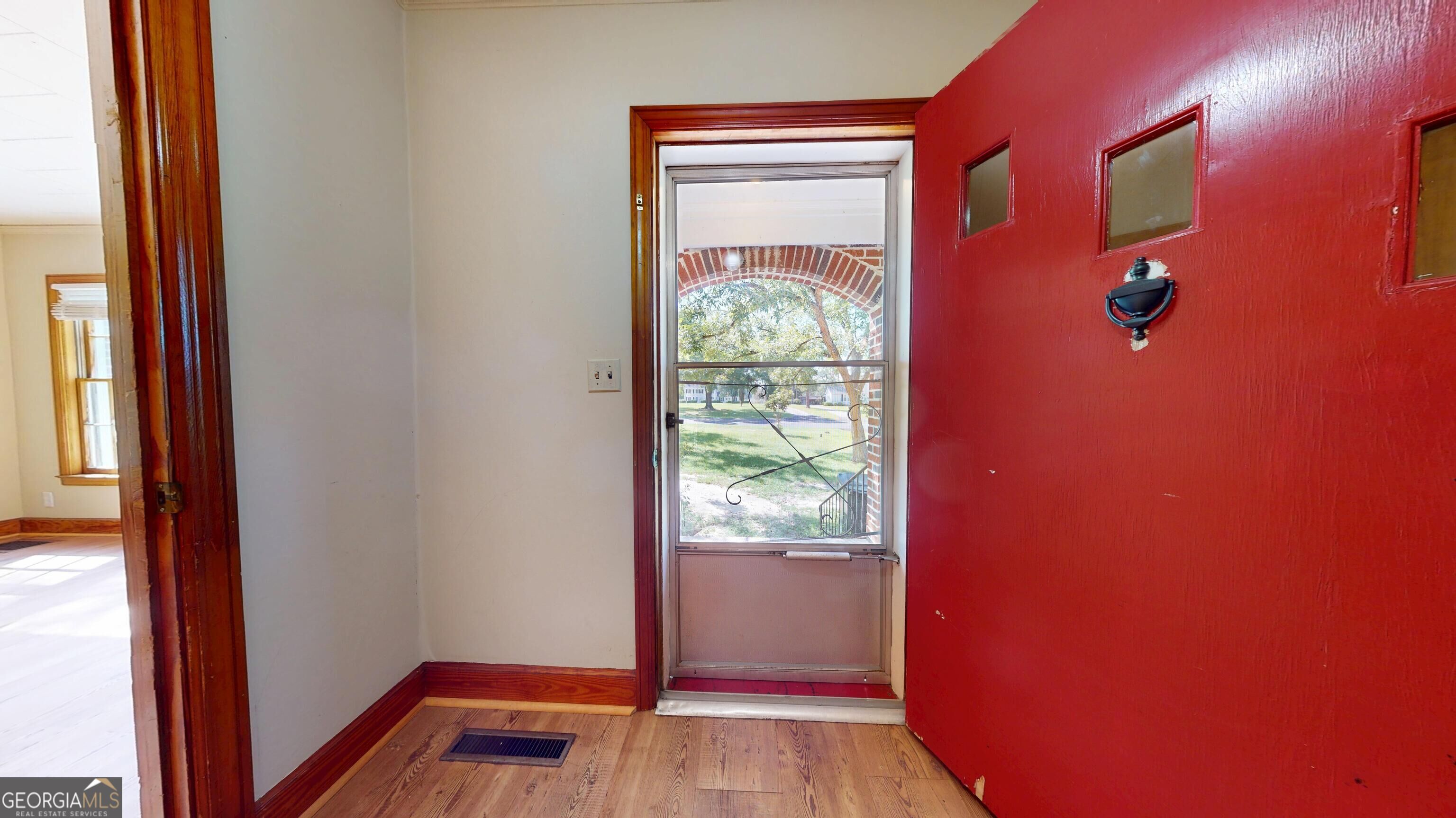634 W Main Street Property Photo 2