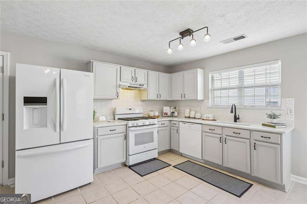 2375 Ashton Drive Property Photo 3