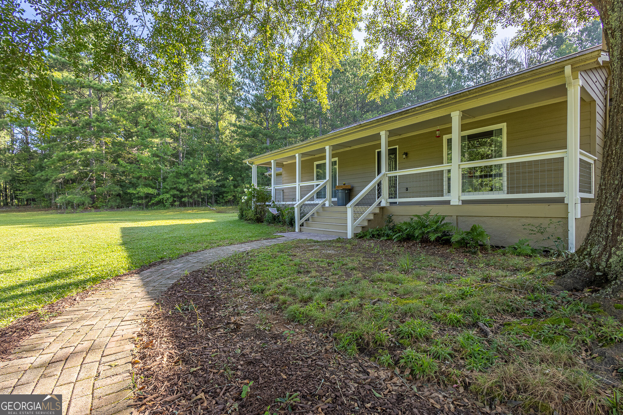 2553 Daniel Road Property Photo 3