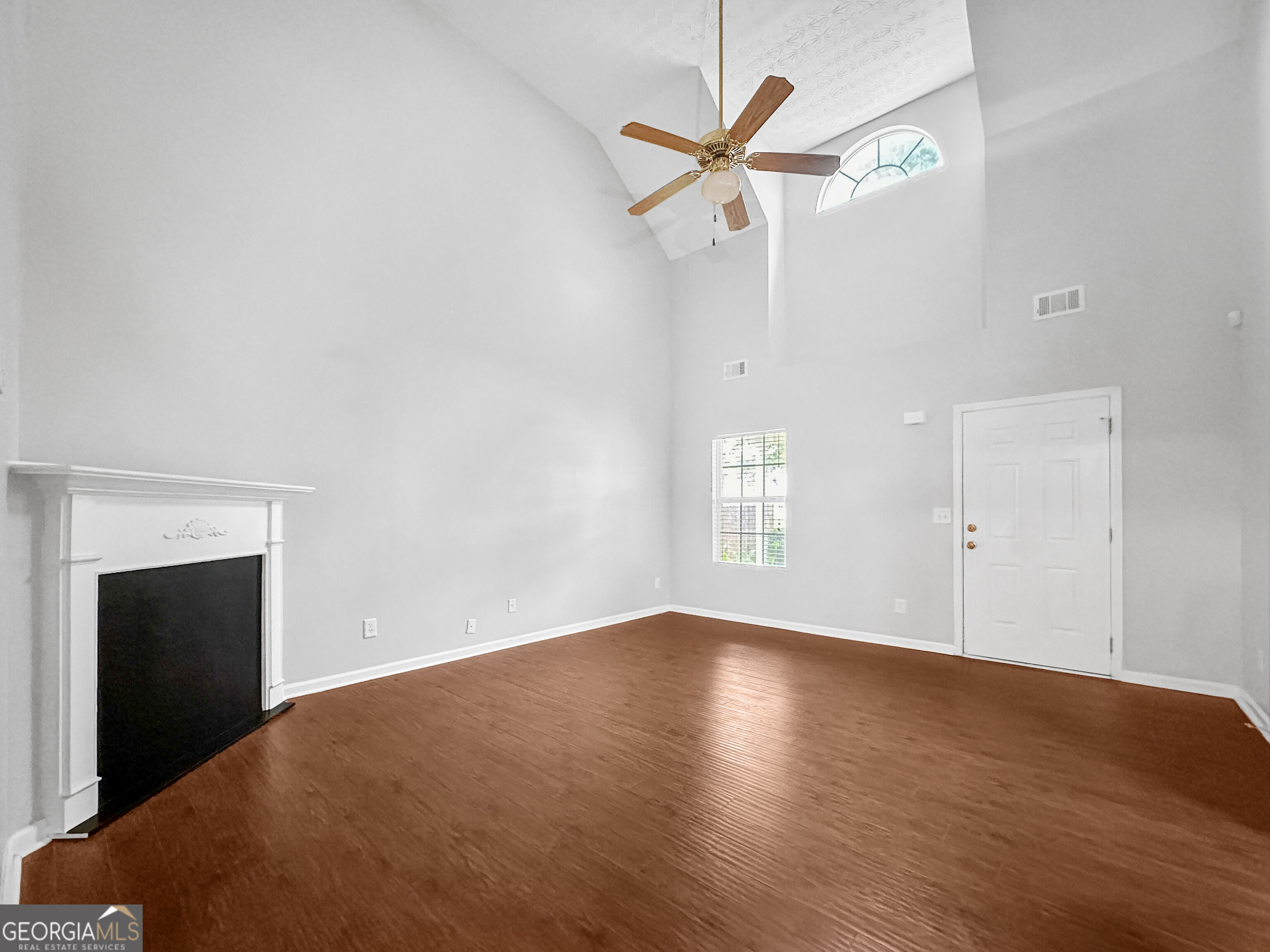 112 Tyler Way Property Photo 4