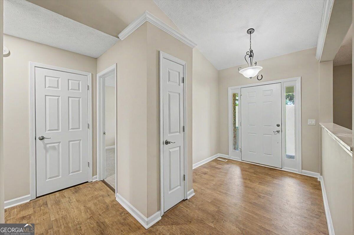 73 Victorian Court Property Photo 4