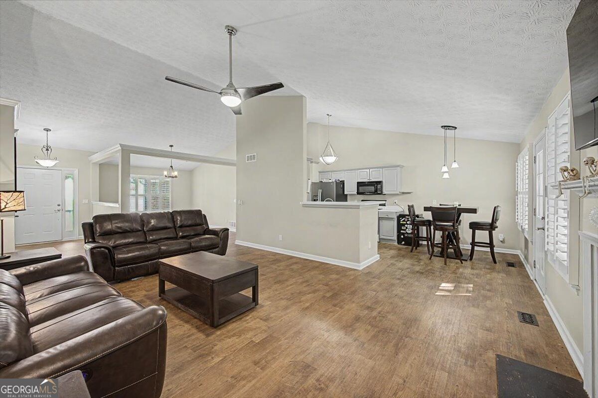 73 Victorian Court Property Photo 9
