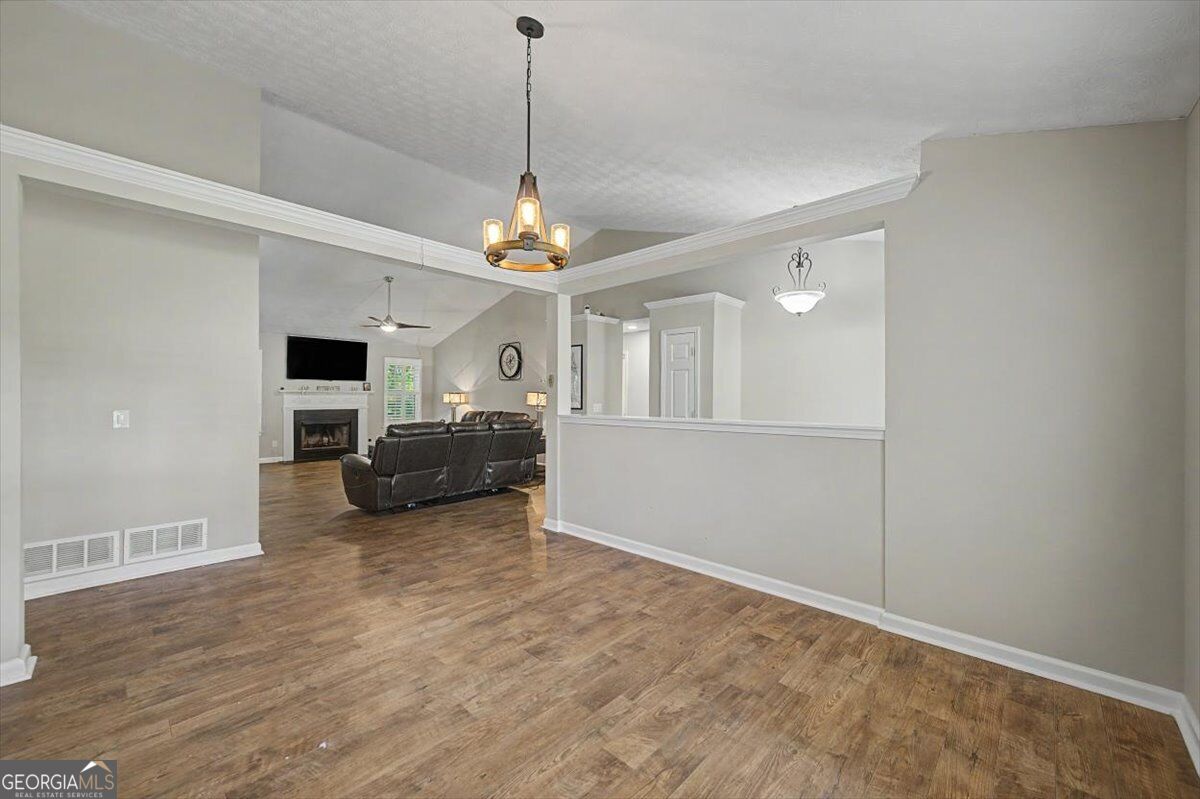 73 Victorian Court Property Photo 10