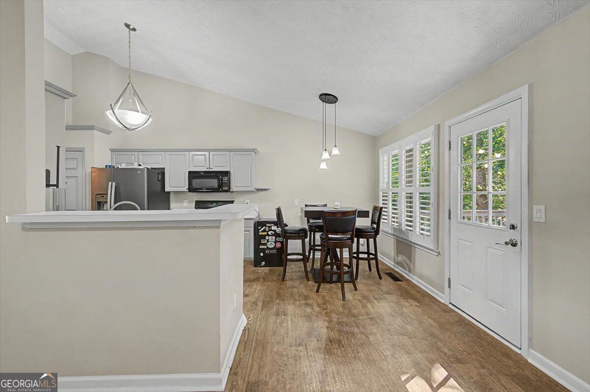73 Victorian Court Property Photo 11