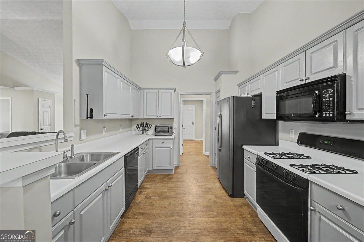73 Victorian Court Property Photo 13
