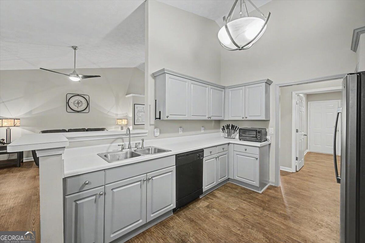 73 Victorian Court Property Photo 15