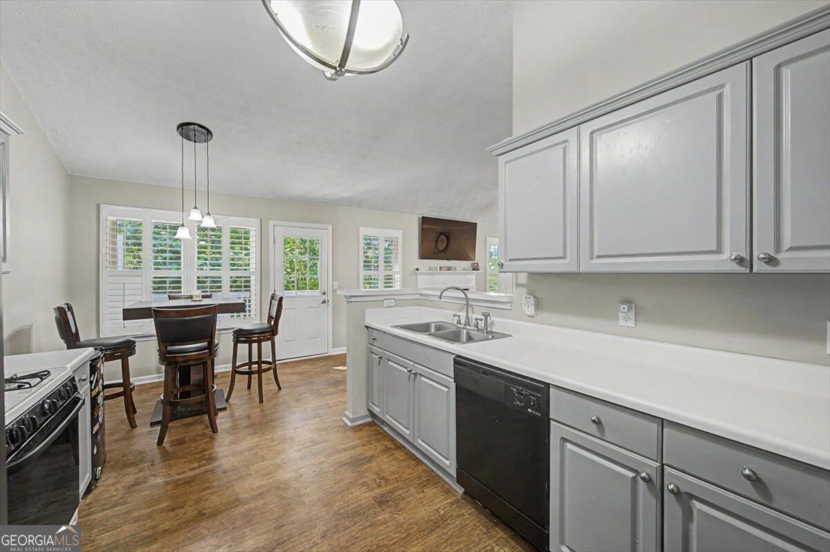 73 Victorian Court Property Photo 16
