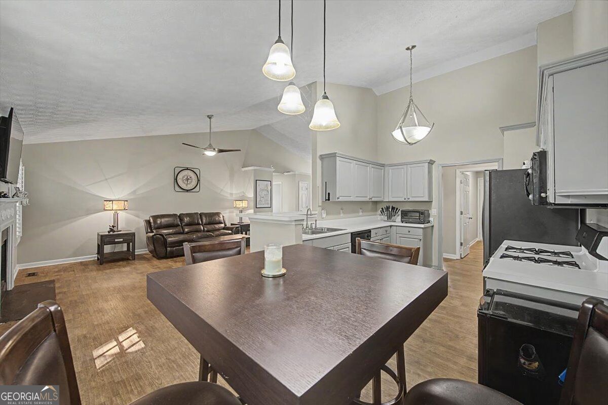 73 Victorian Court Property Photo 17