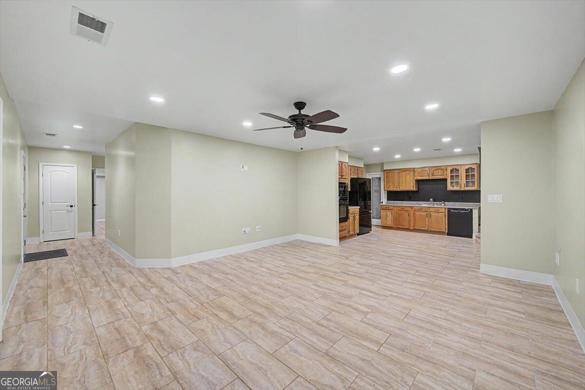 73 Victorian Court Property Photo 25