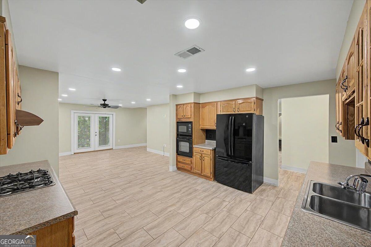 73 Victorian Court Property Photo 33