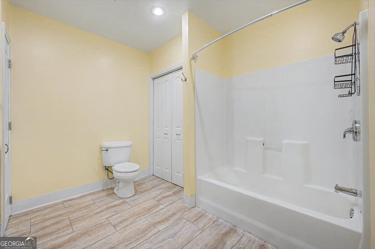 73 Victorian Court Property Photo 42
