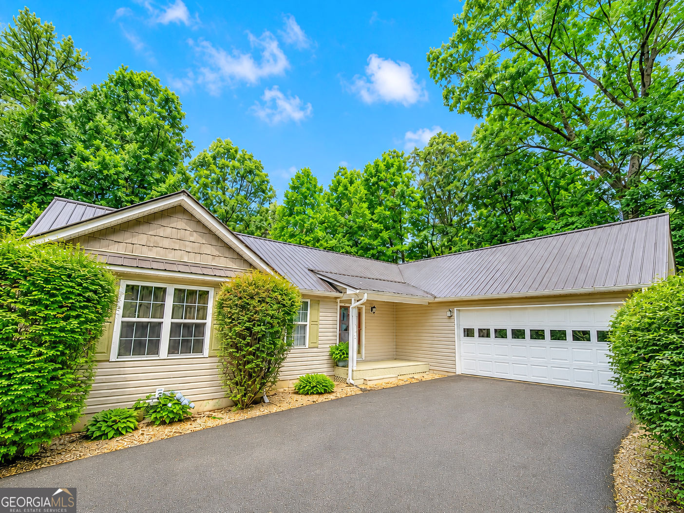 97 Tradewinds Road Property Photo 1