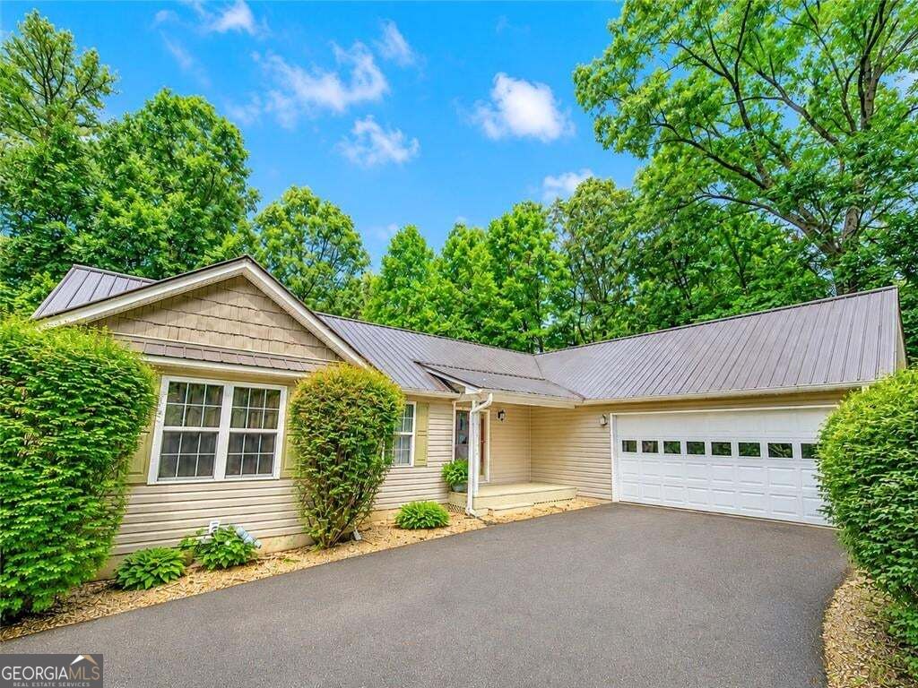 97 Tradewinds Road Property Photo 1