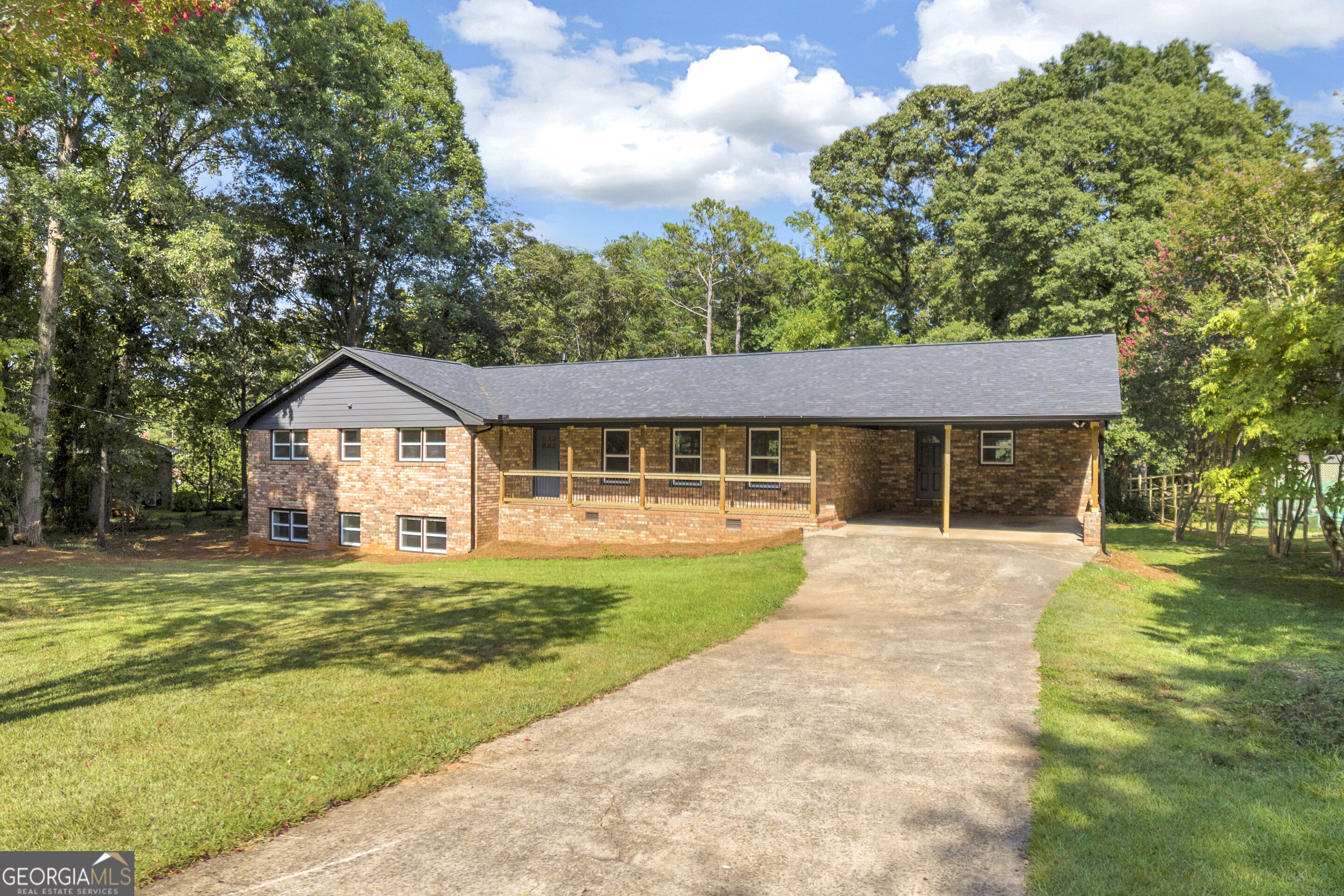 140 Benjamin Drive Property Photo 2
