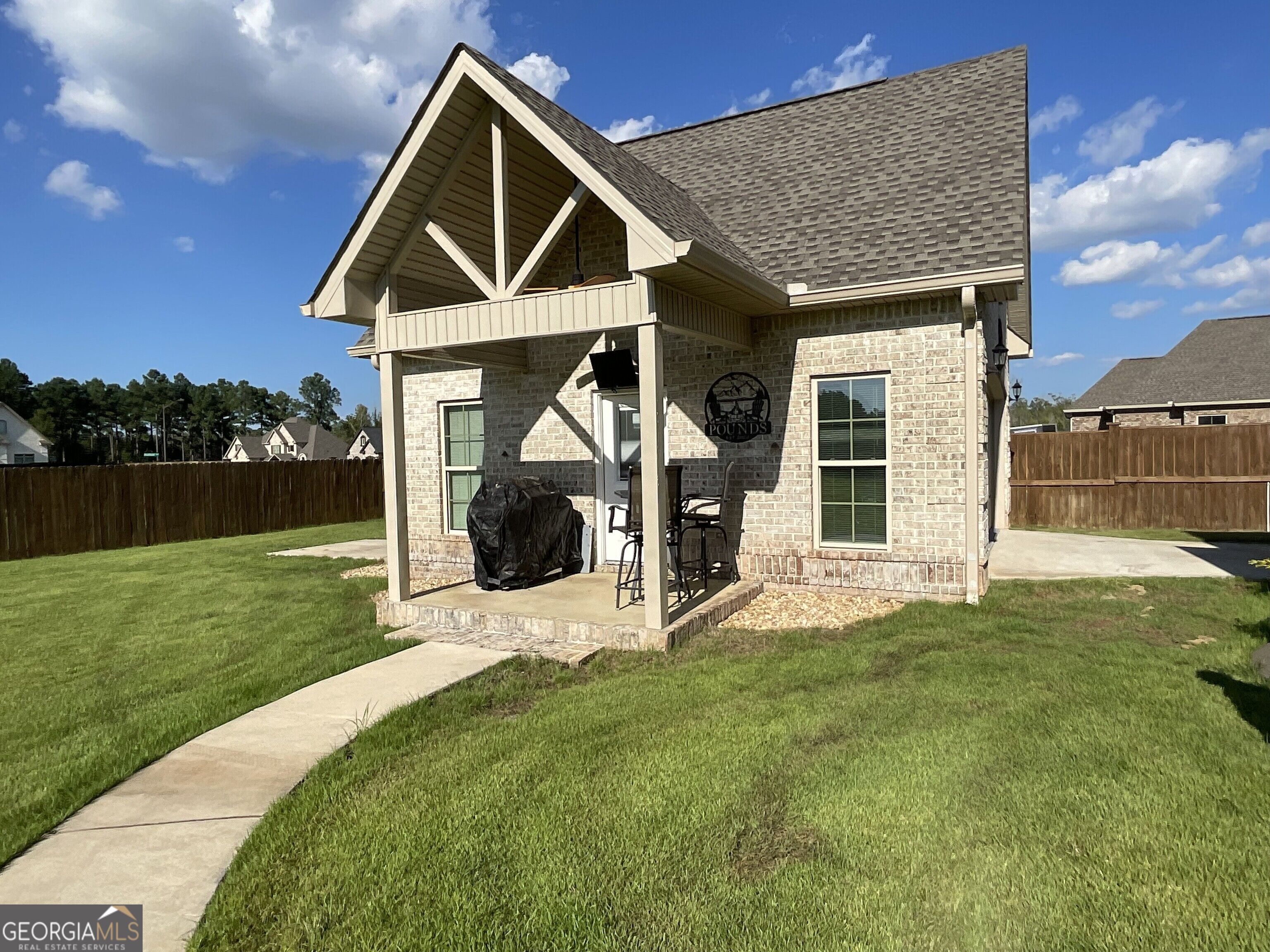 323 Woodlands Boulevard Property Photo 2