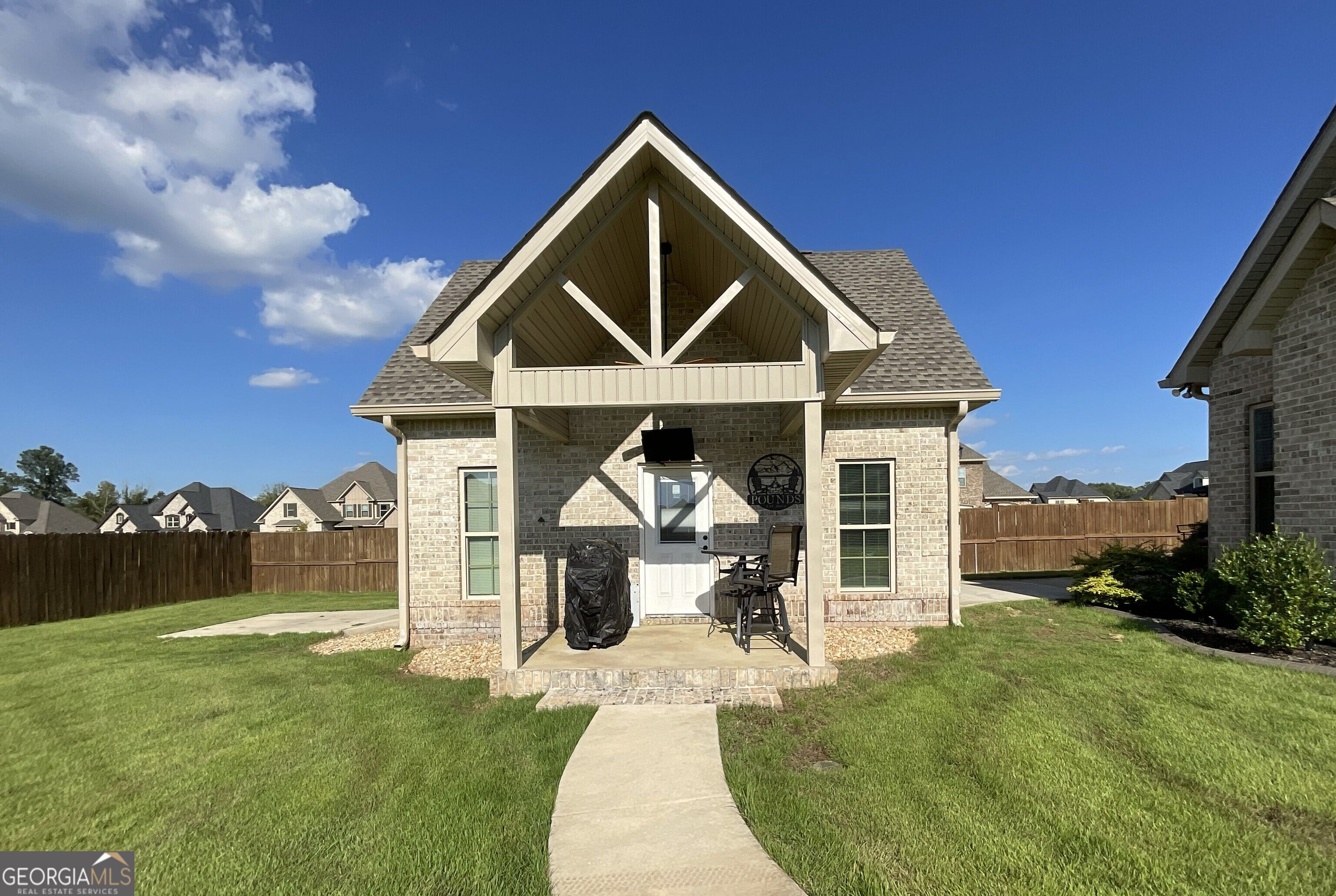 323 Woodlands Boulevard Property Photo 3