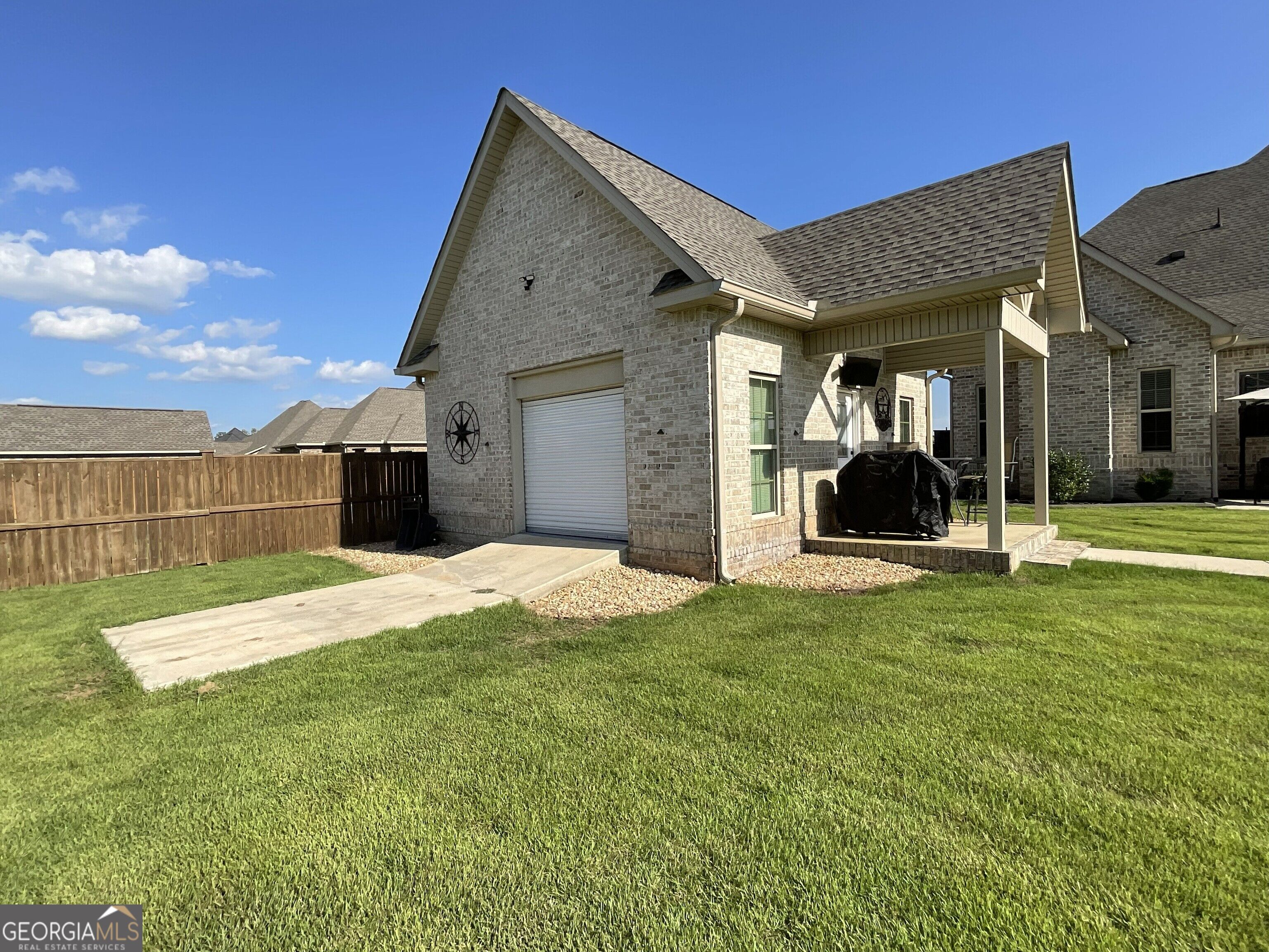 323 Woodlands Boulevard Property Photo 4