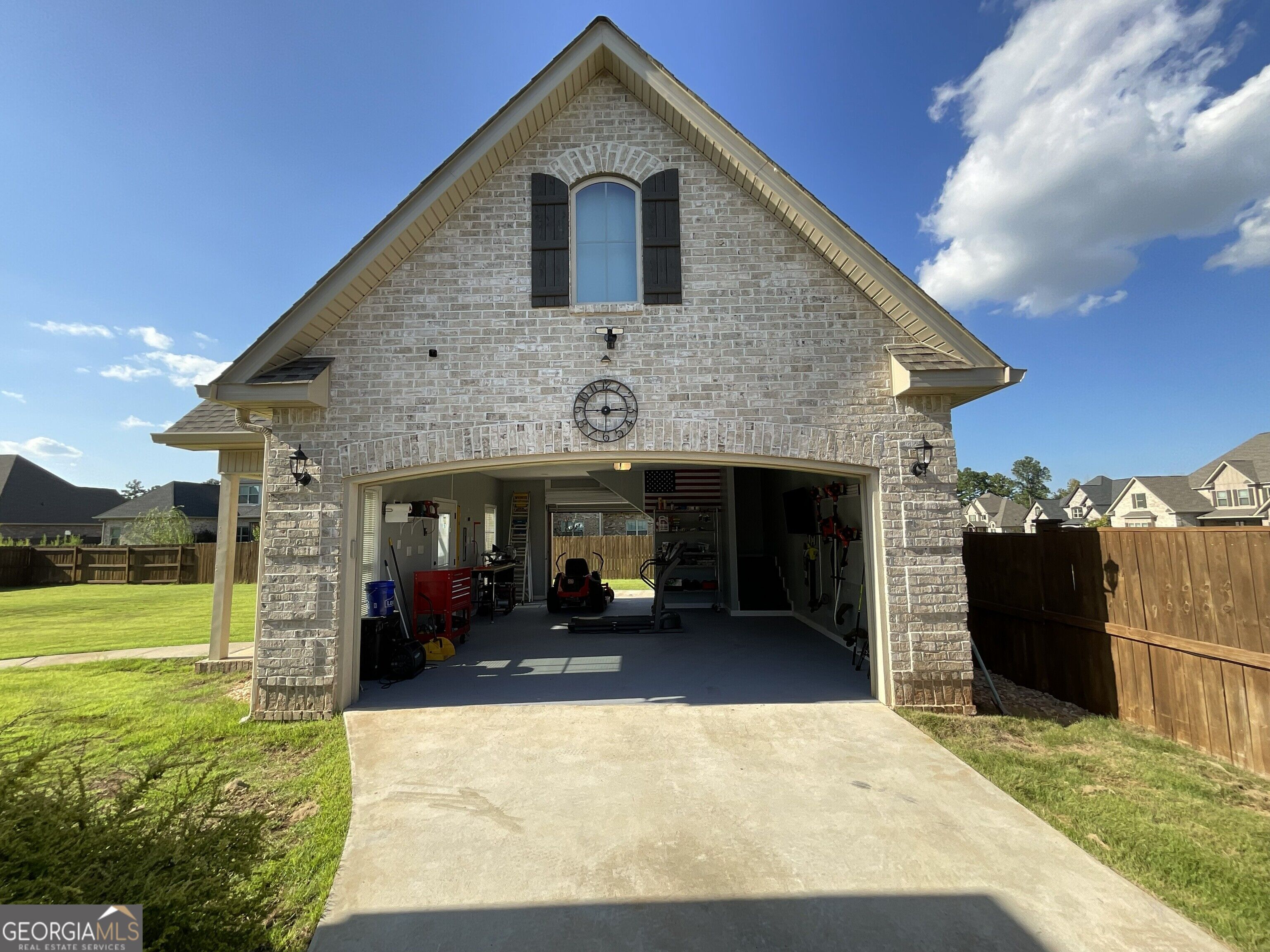 323 Woodlands Boulevard Property Photo 5