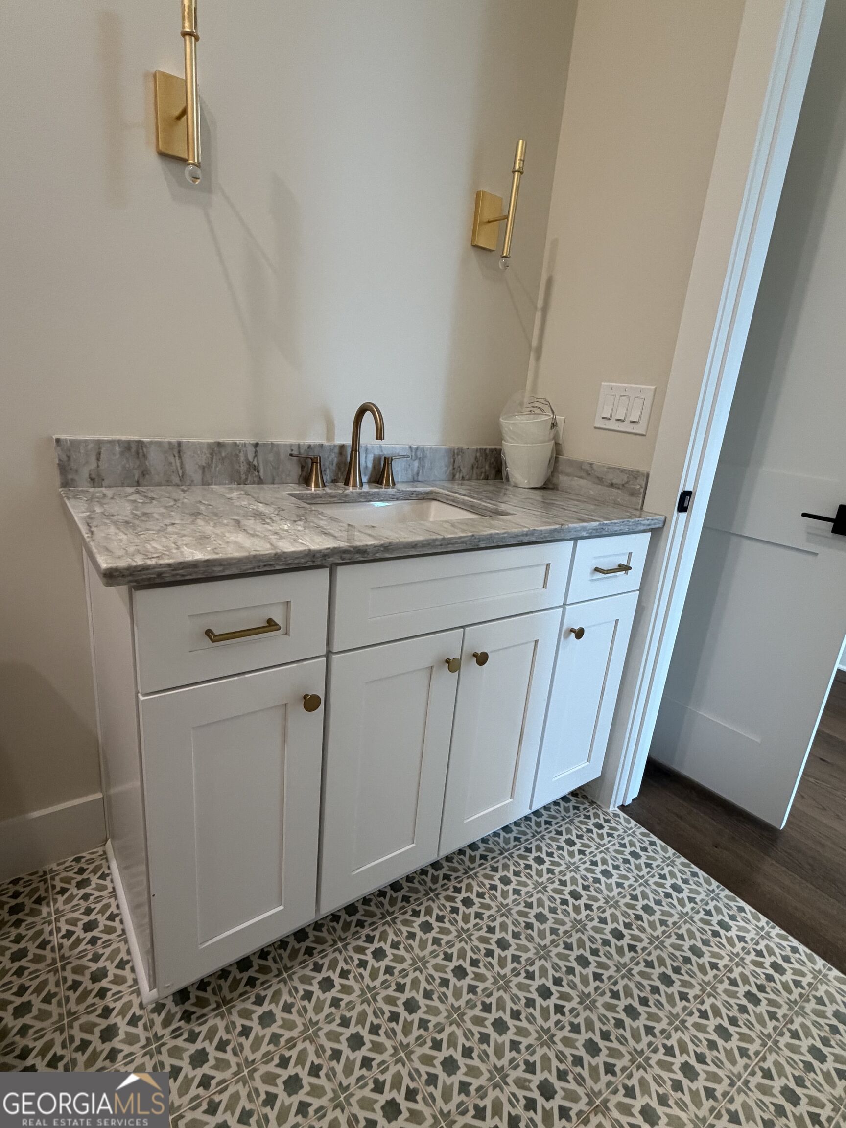 340 6th Street Property Photo 17