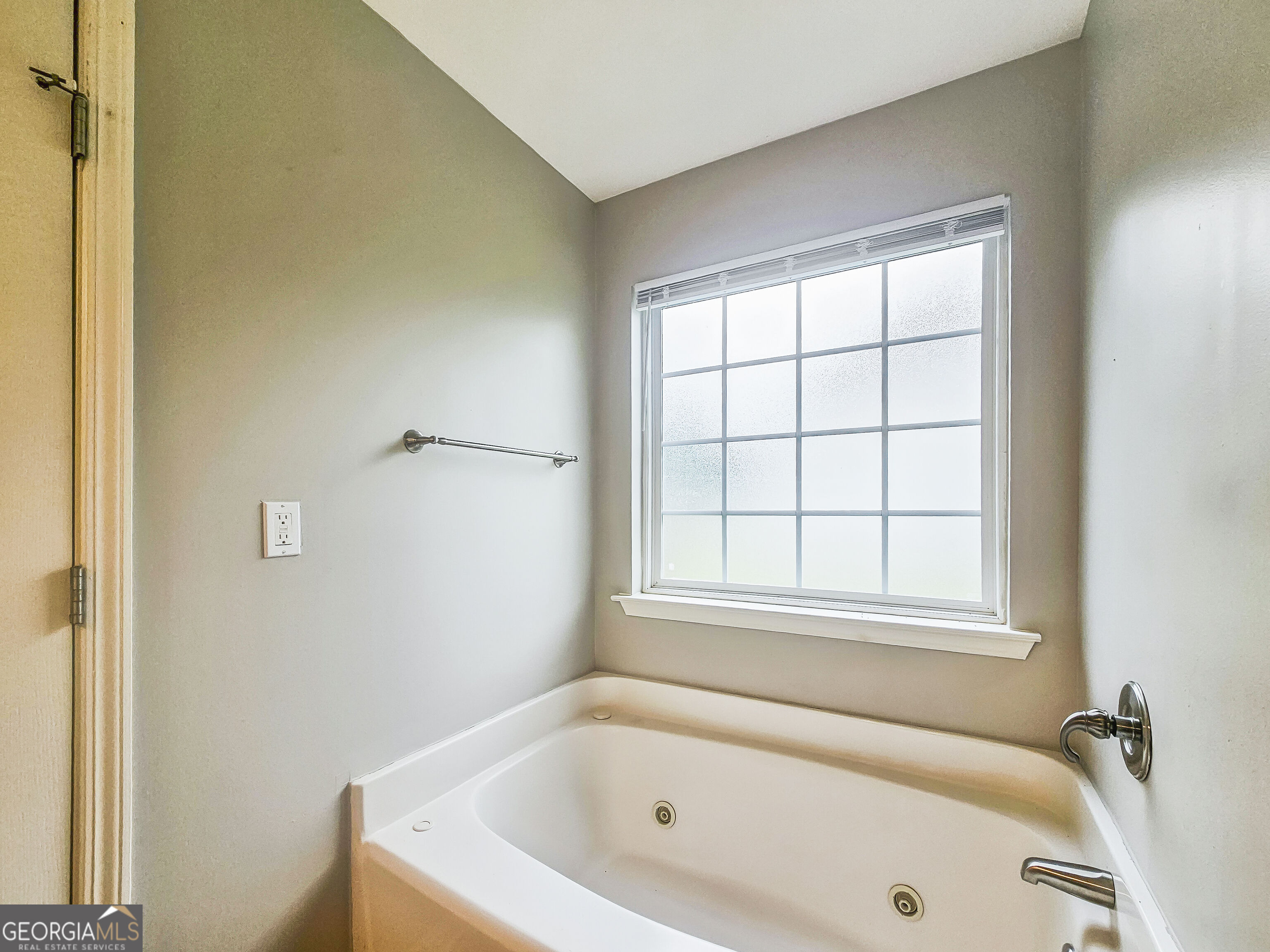 35 Chapman Way Property Photo 11