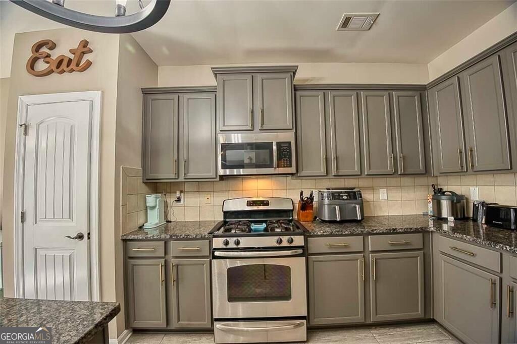 2364 Allsborough Way Property Photo 8