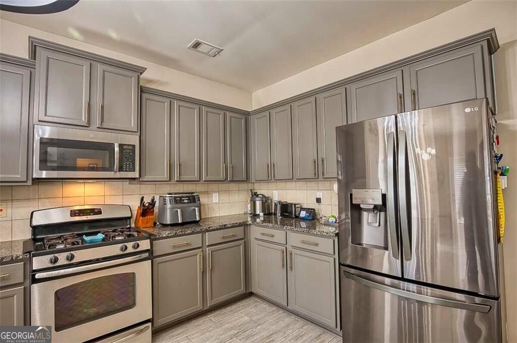 2364 Allsborough Way Property Photo 9