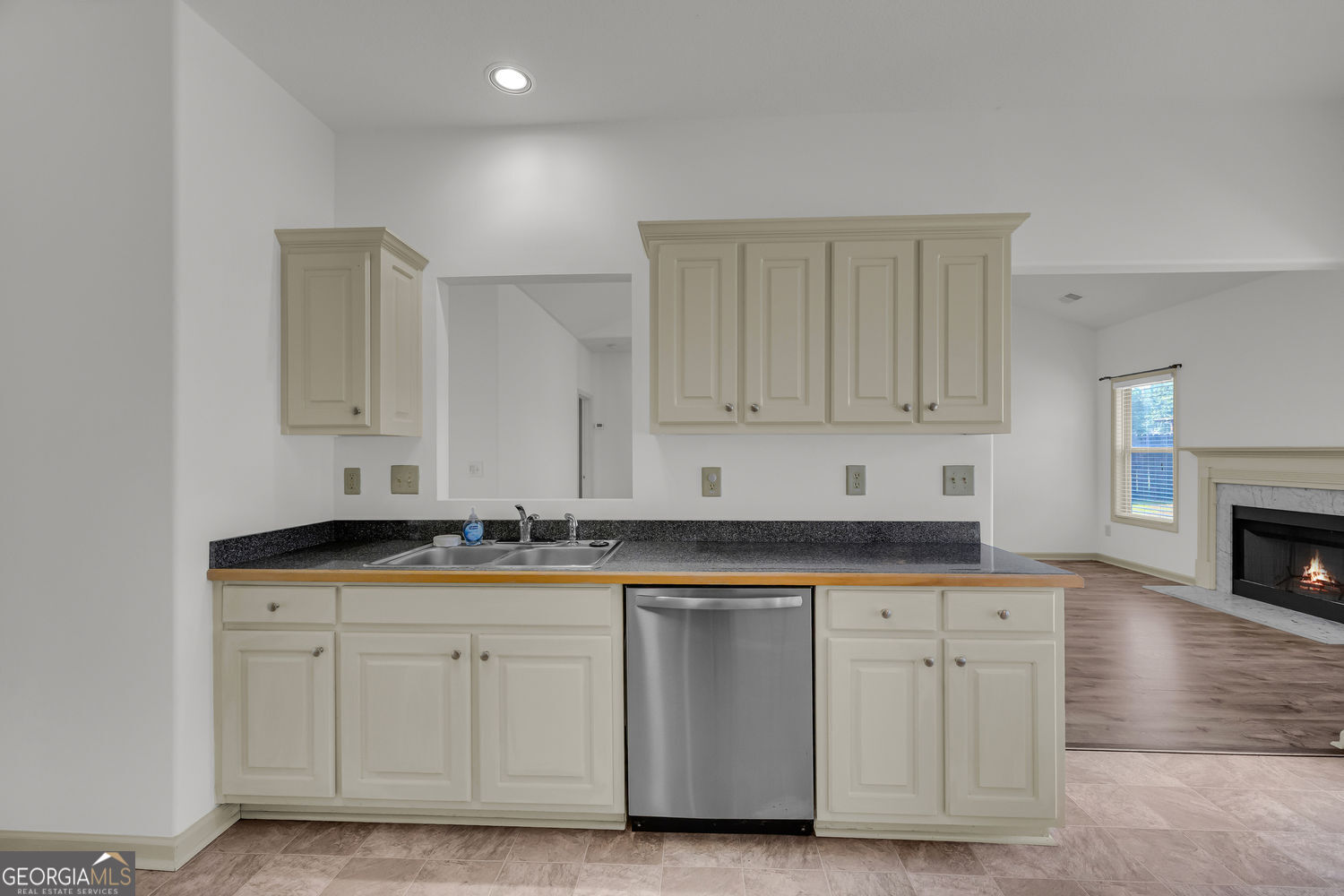 1412 Silvergate Way Property Photo 15