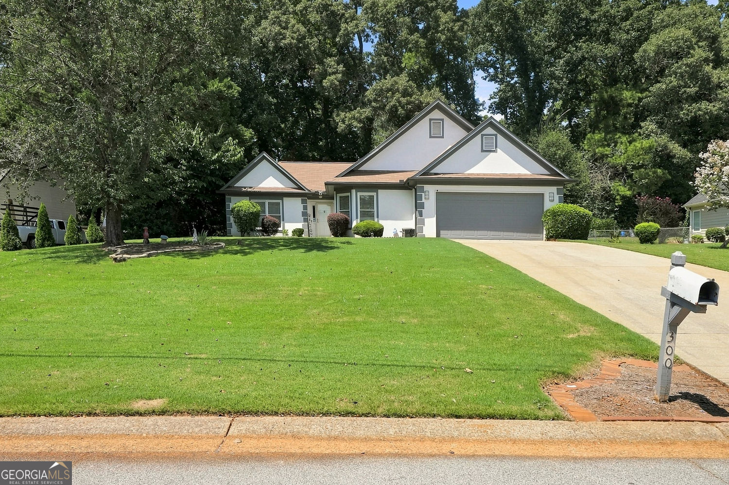 300 Leigh Kay Drive Property Photo 4